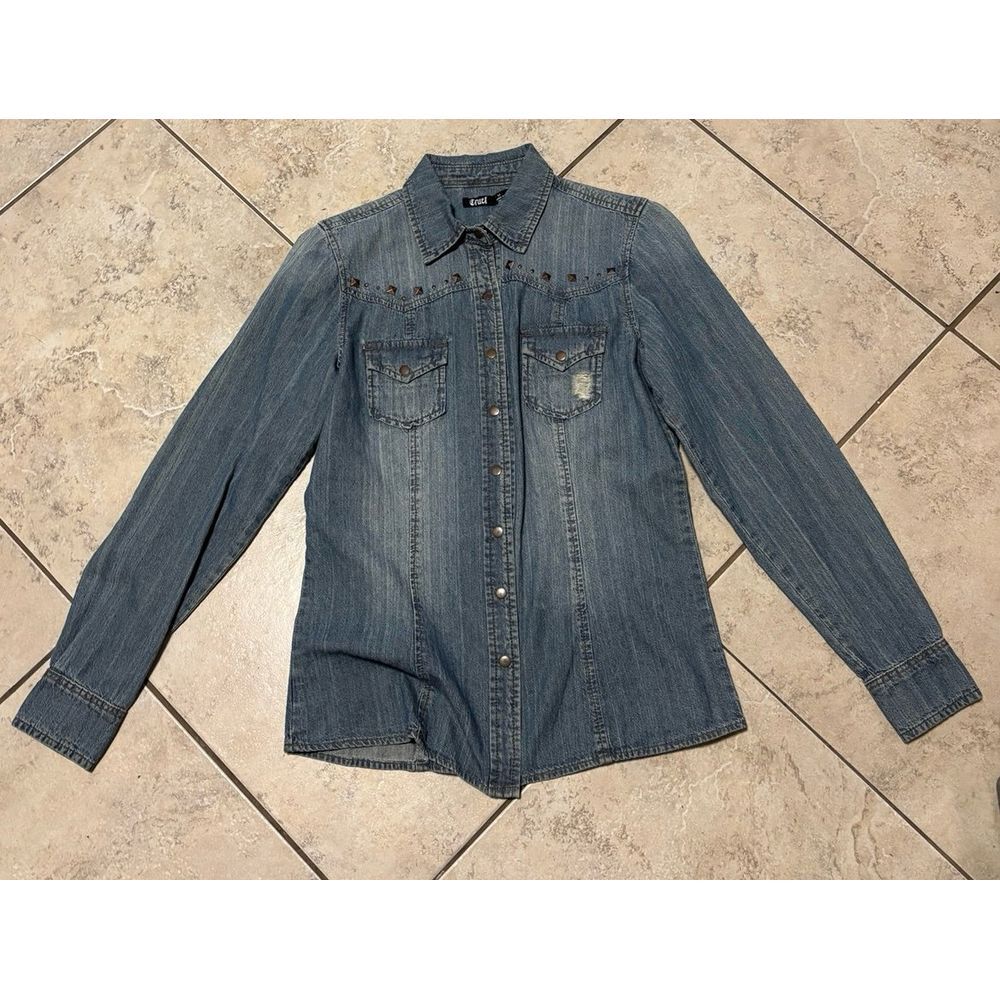 Cruel Denim Women's snap button‎ arena  fit shirt size Meduim